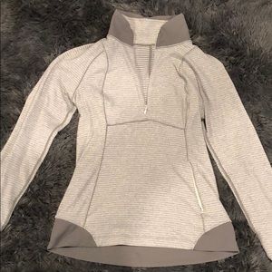 Lululemon pull over!! Excellent Condition!!